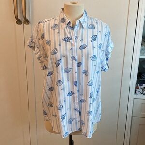 Jane + Delancey beach inspired button down hi-low shirt